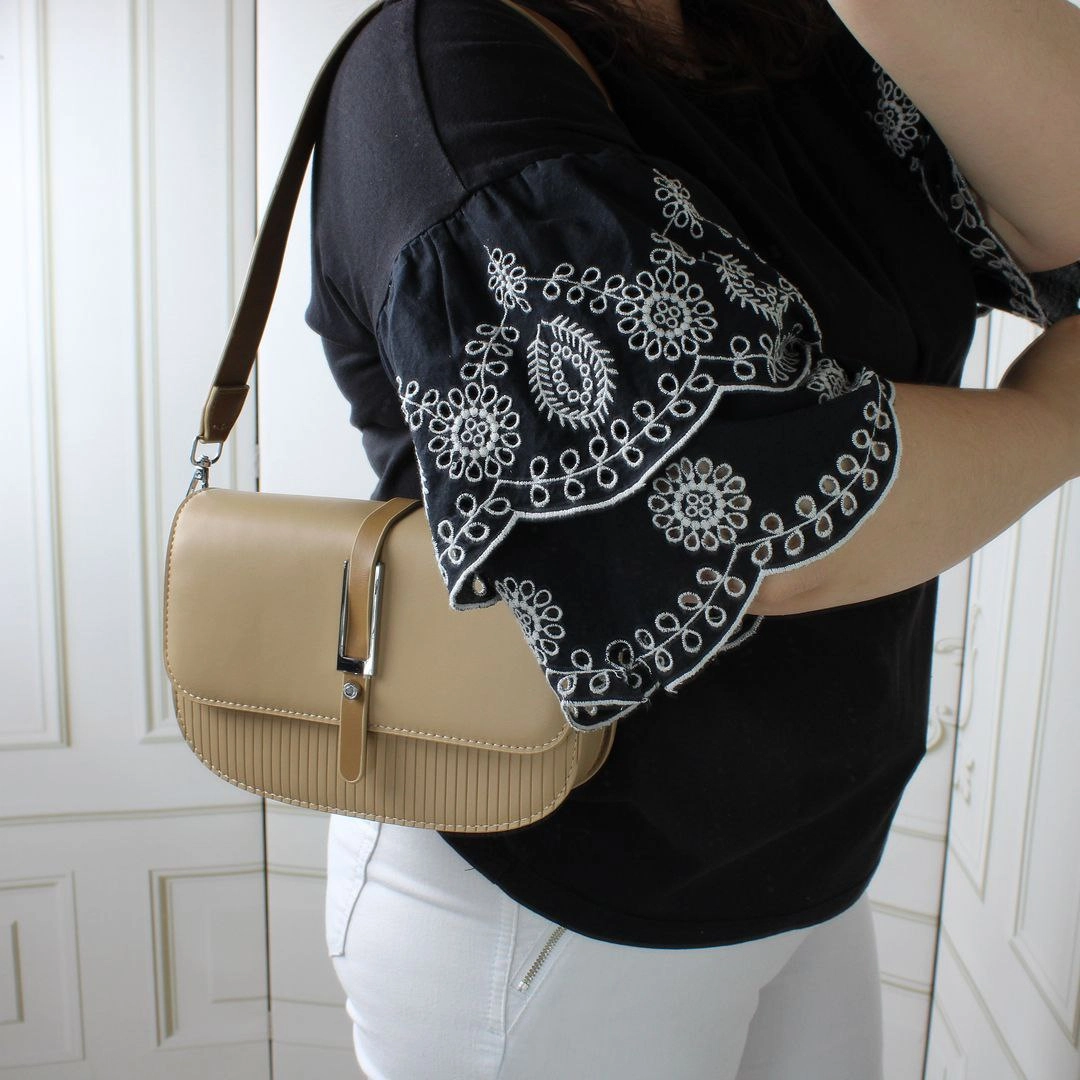 Жіноча сумка темний беж крос-боді для ділових зустрічей